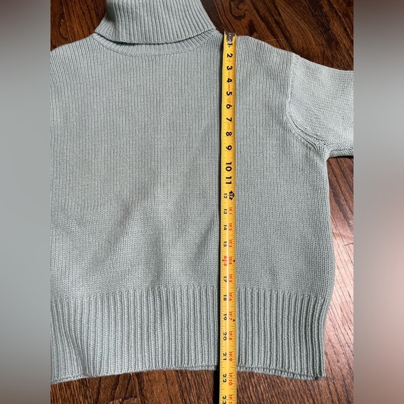 J. Crew Vintage 100% Wool Turtleneck Sweater - Picture 9 of 10